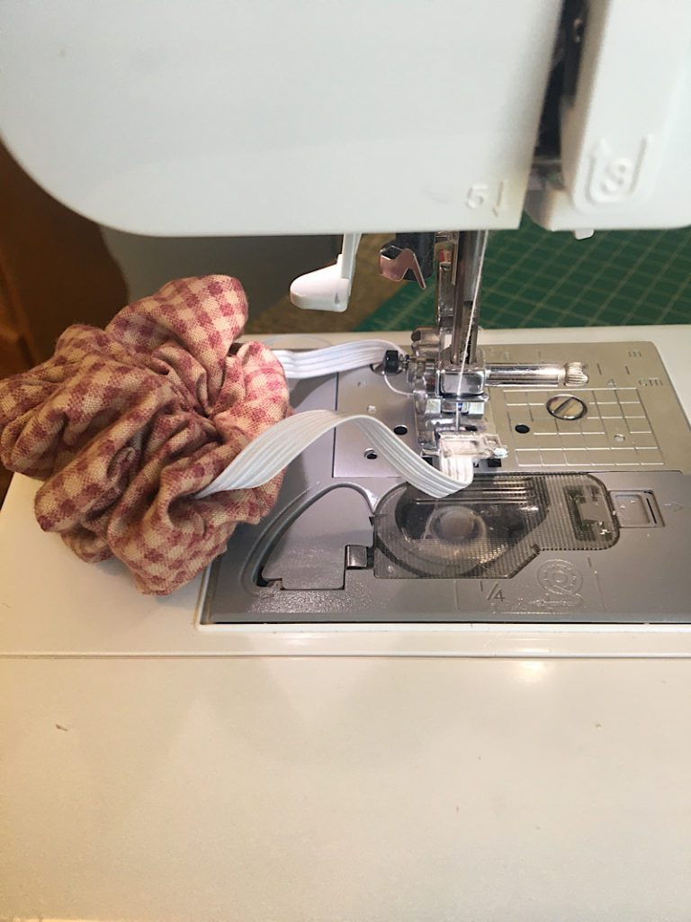 sewing the scrunchie elastic