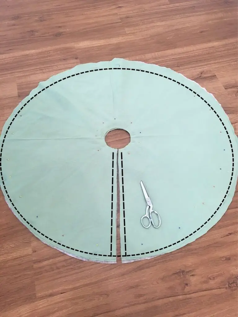 cut lines on fabric circle