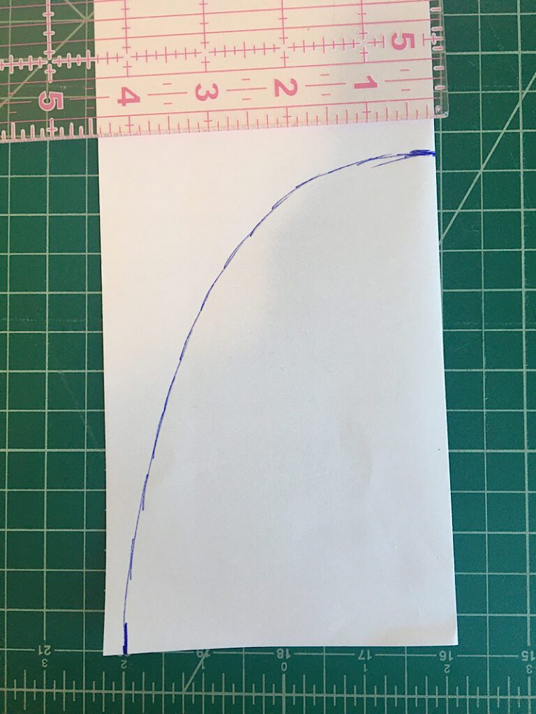 Drawing A beanie pattern curve on a piece of paper