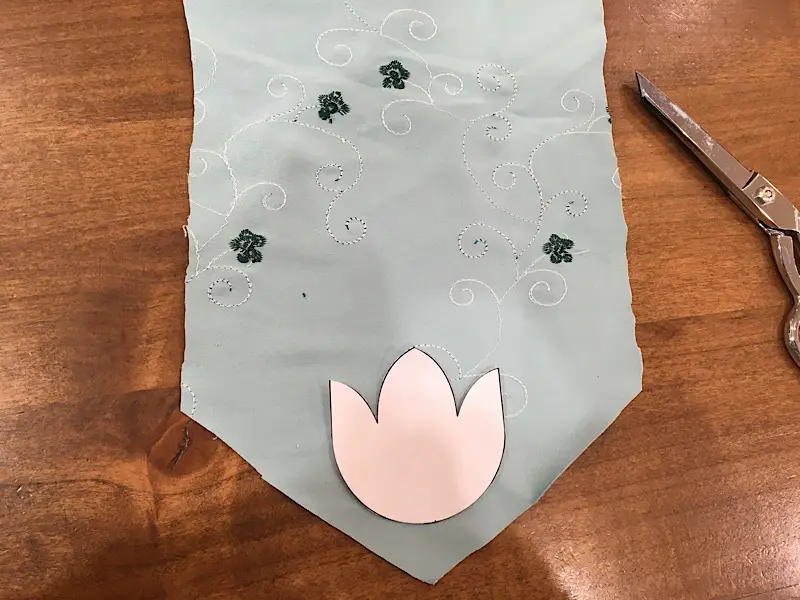 cutting a tulip from a tie