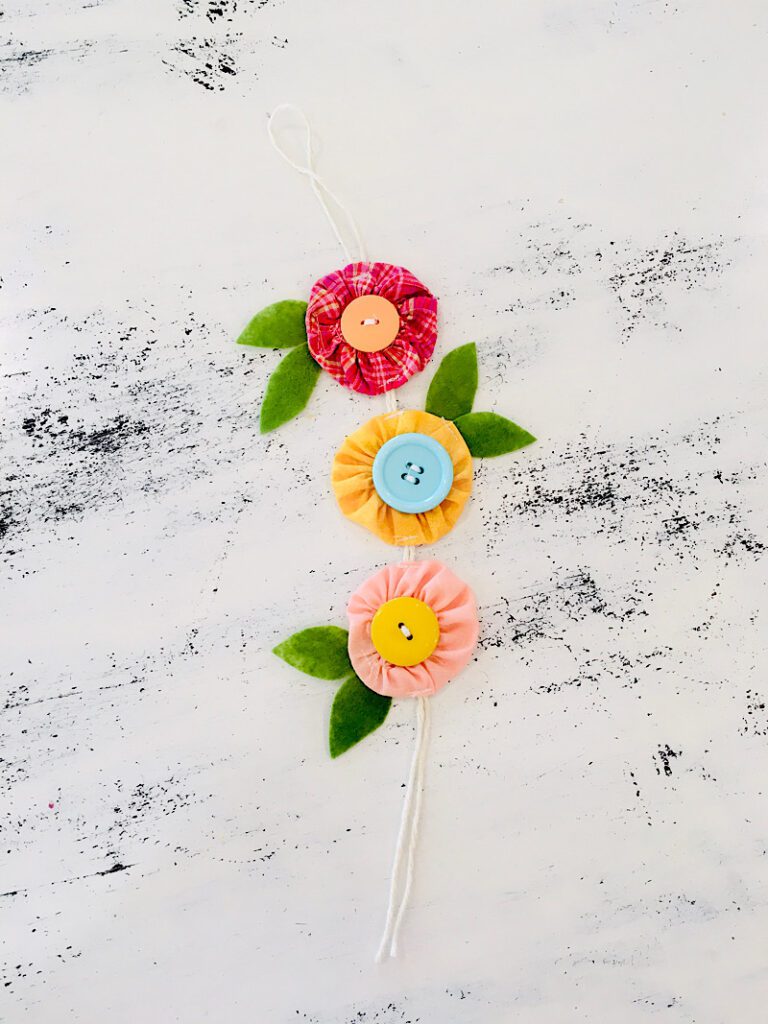 Fabric yoyo flowers doorknob hanger