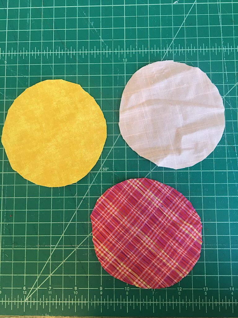 cutting out circles for fabric yoyo flowers