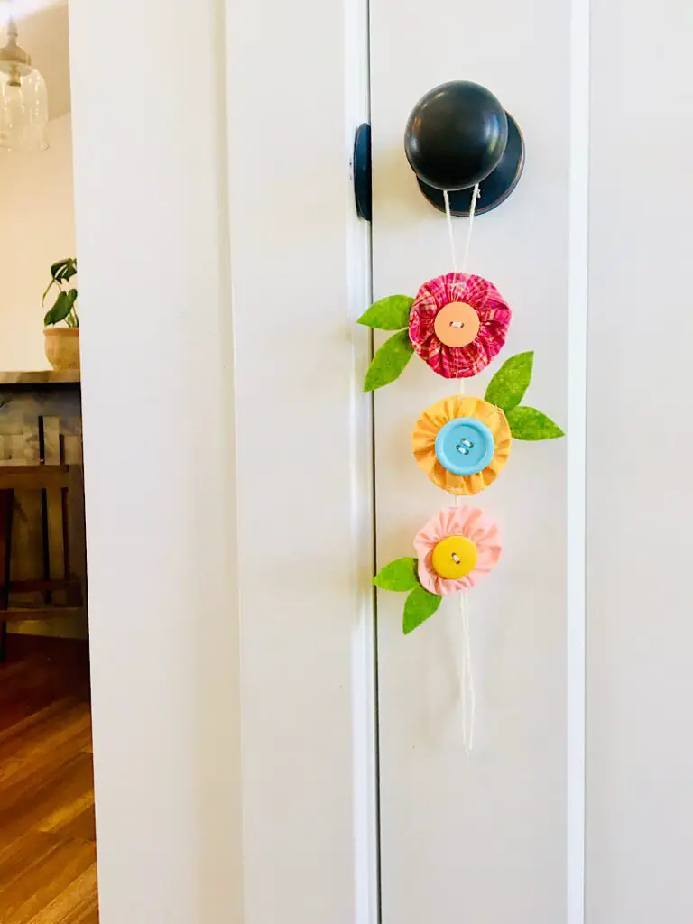 fabric yoyo flowers doorknob hanger diy project