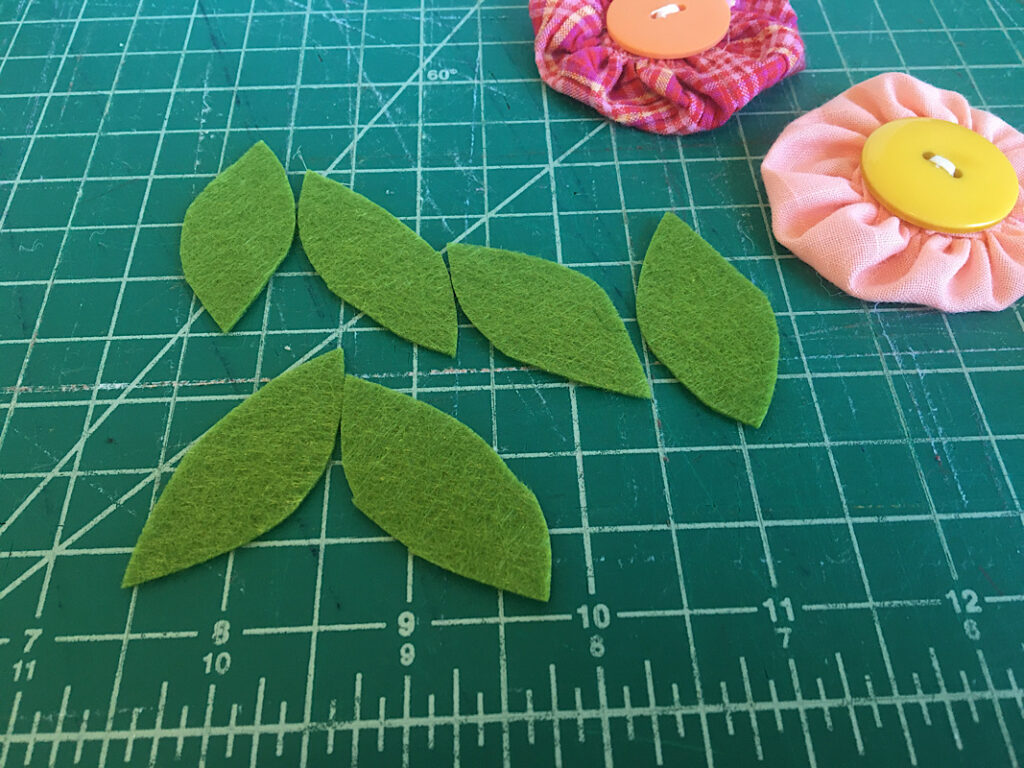 cutting leaves for the yoyo flowers from felt