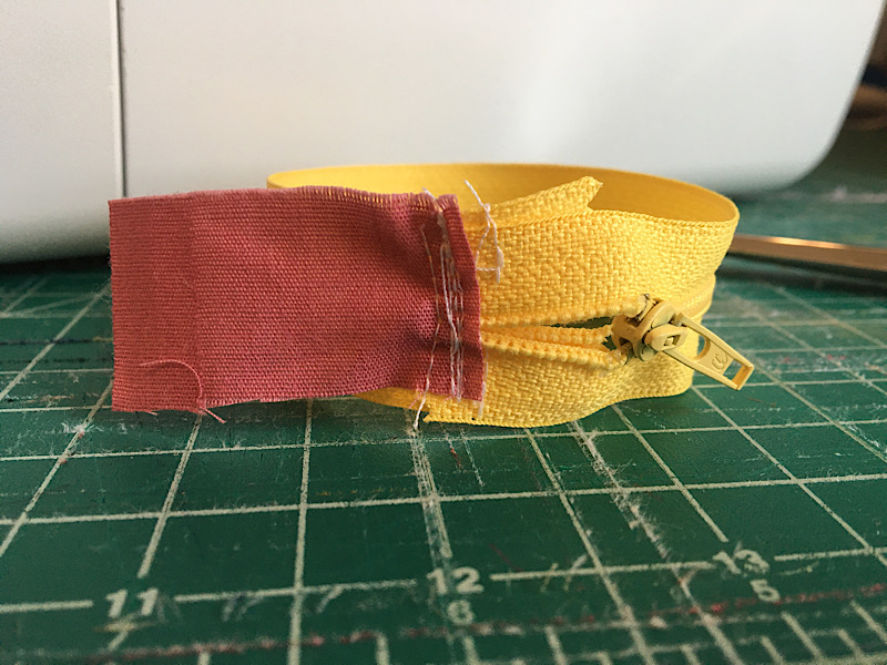 Sewing fabric to zipper