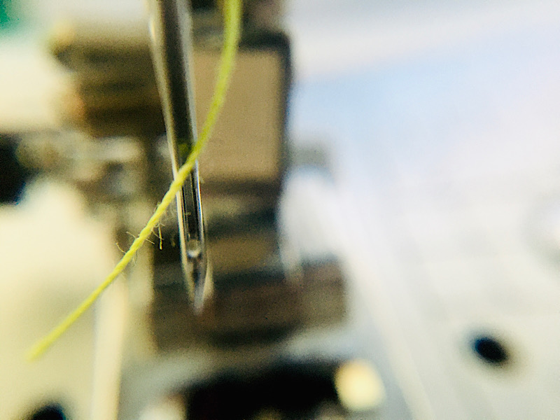 sewing machine needle come unthreaded