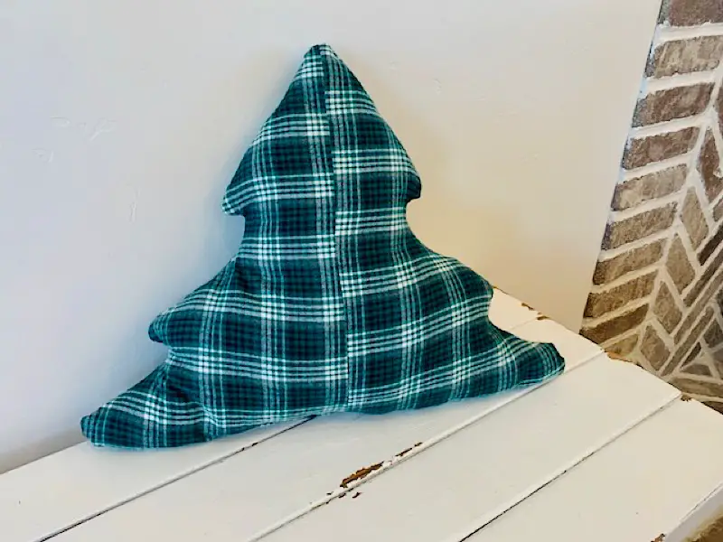 DIY plaid christmas tree pillows