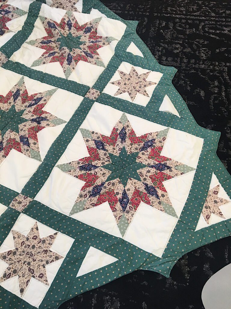 Lay out the quilt on the floor