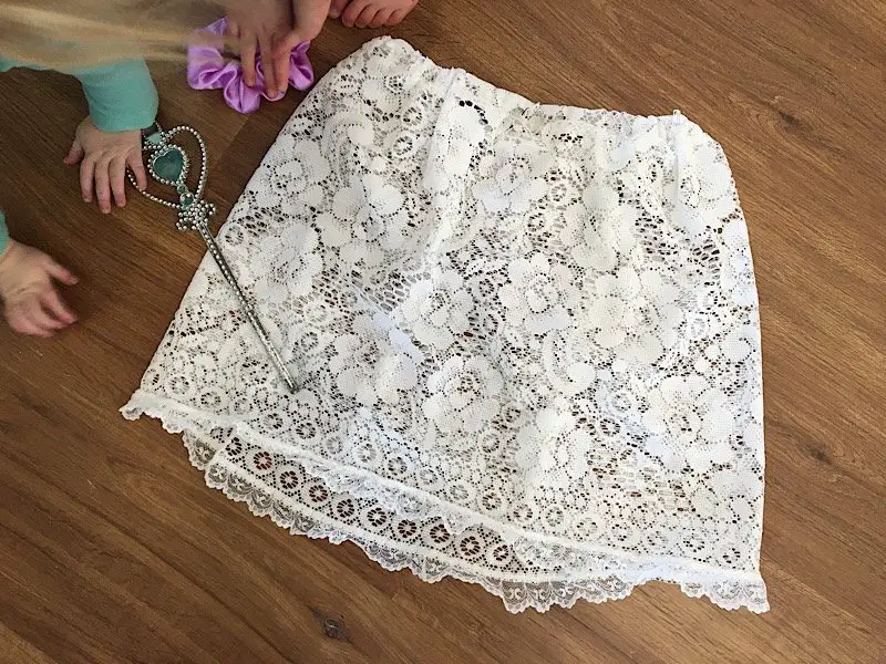 Uniqlo white lace outlet skirt