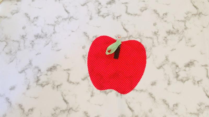 pin leaf to apple